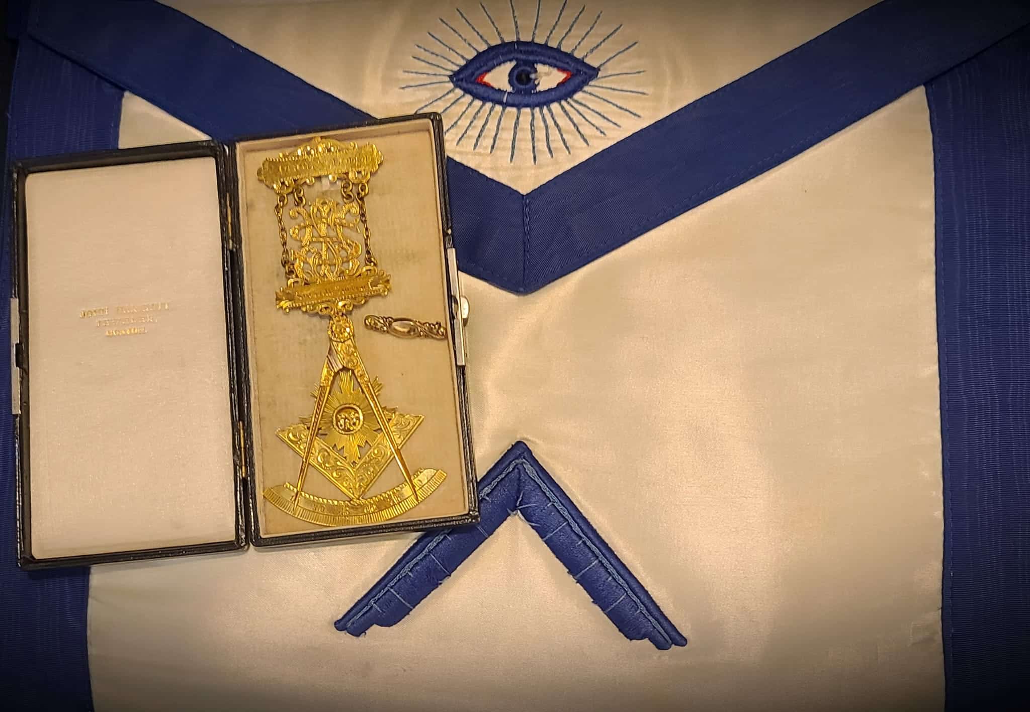 Past Master Jewel — Aurora Lodge
